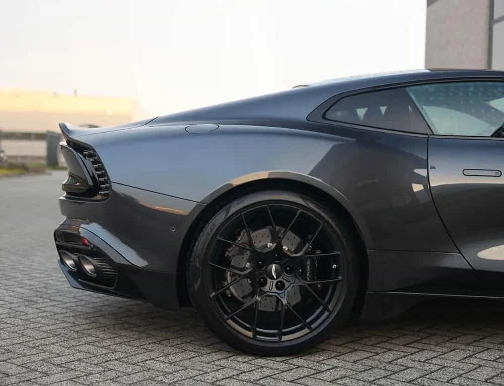 Aston Martin Vanquish 5.2 V12 | Q Epsilon Black - B&W 09/2024-photo-46