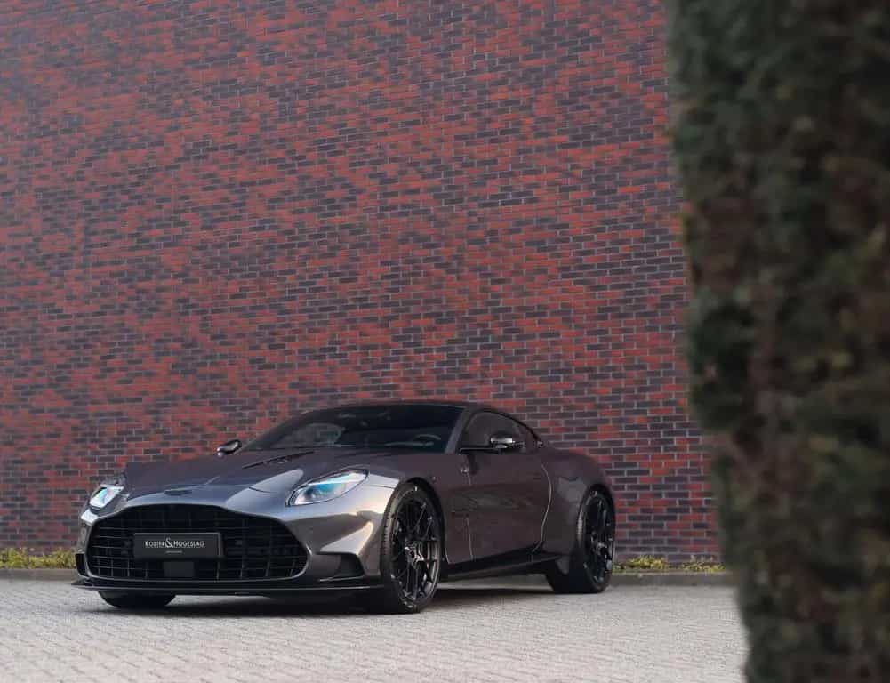 Aston Martin Vanquish 5.2 V12 | Q Epsilon Black - B&W 09/2024-photo-6
