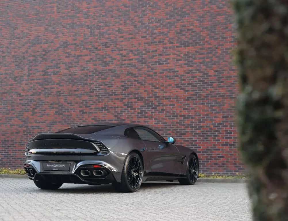 Aston Martin Vanquish 5.2 V12 | Q Epsilon Black - B&W 09/2024-photo-7