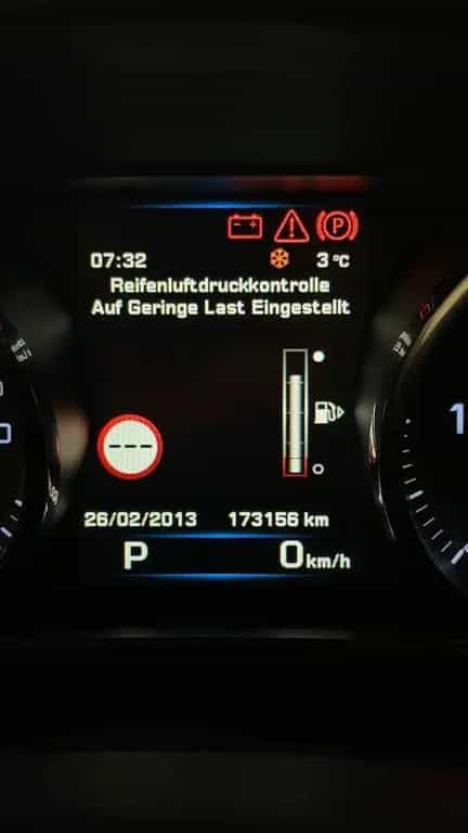 Jaguar XE 20d 180PS Prestige Automatik Prestige 05/2015-photo-13