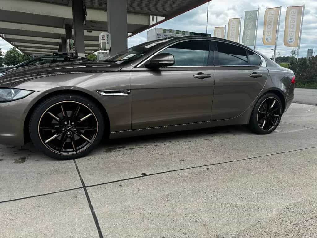 Jaguar XE 20d 180PS Prestige Automatik Prestige 05/2015-photo-14