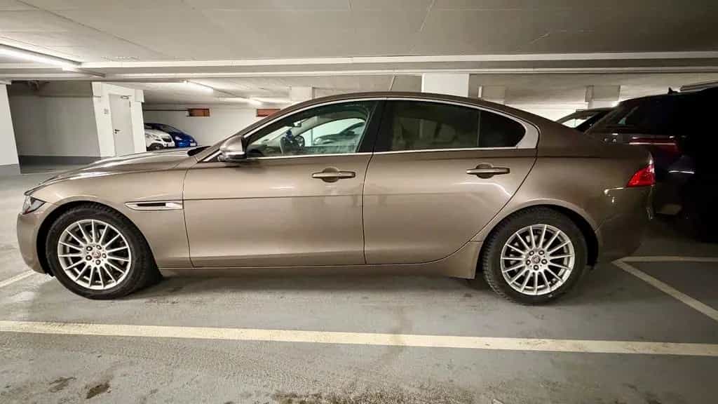 Jaguar XE 20d 180PS Prestige Automatik Prestige 05/2015-photo-2