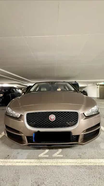 Jaguar XE 20d 180PS Prestige Automatik Prestige 05/2015-photo-4