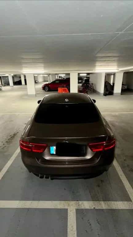 Jaguar XE 20d 180PS Prestige Automatik Prestige 05/2015-photo-6