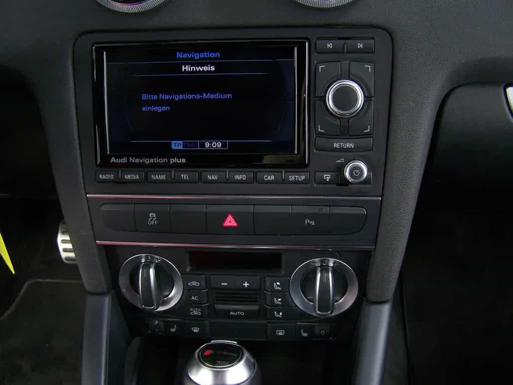 Audi A3 1.8 TFSI Ambition AUTOM LEDER+NAV+PDC+XEN+SHZ 04/2013-photo-8