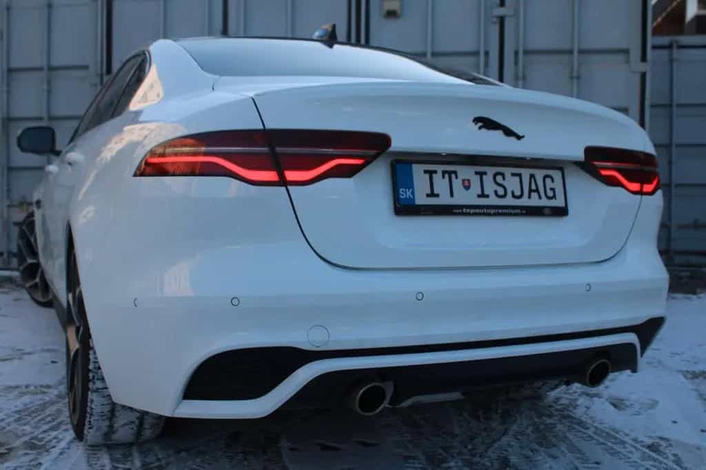 Jaguar XE R-Dynamic Black AWD 01/2024-photo-10