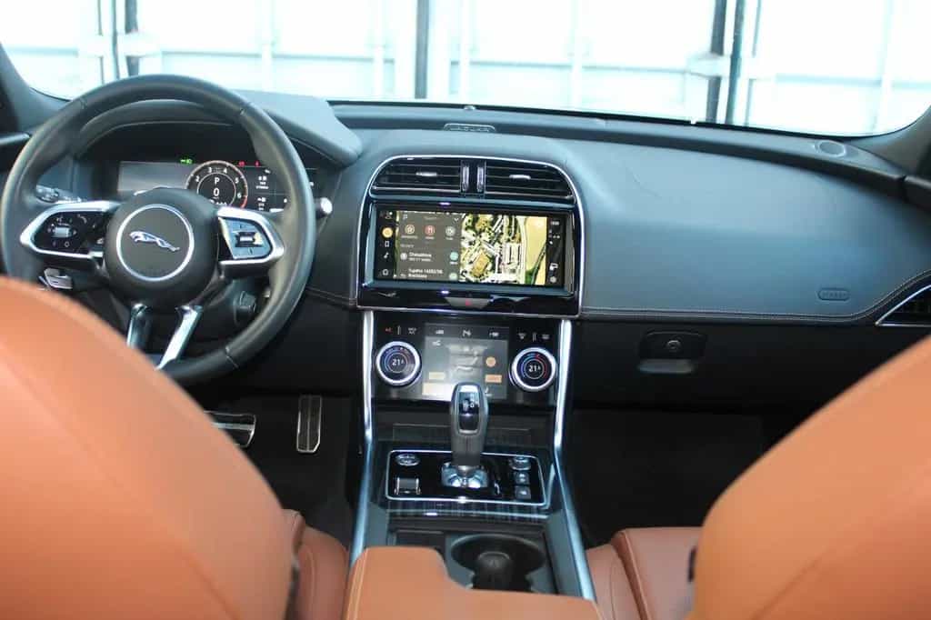 Jaguar XE R-Dynamic Black AWD 01/2024-photo-12