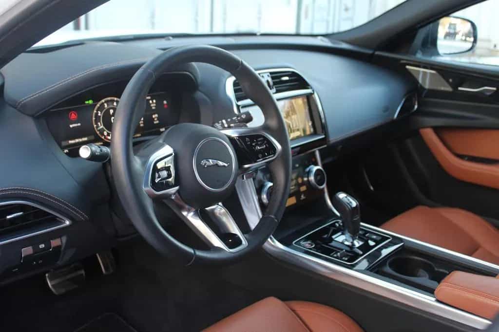 Jaguar XE R-Dynamic Black AWD 01/2024-photo-13