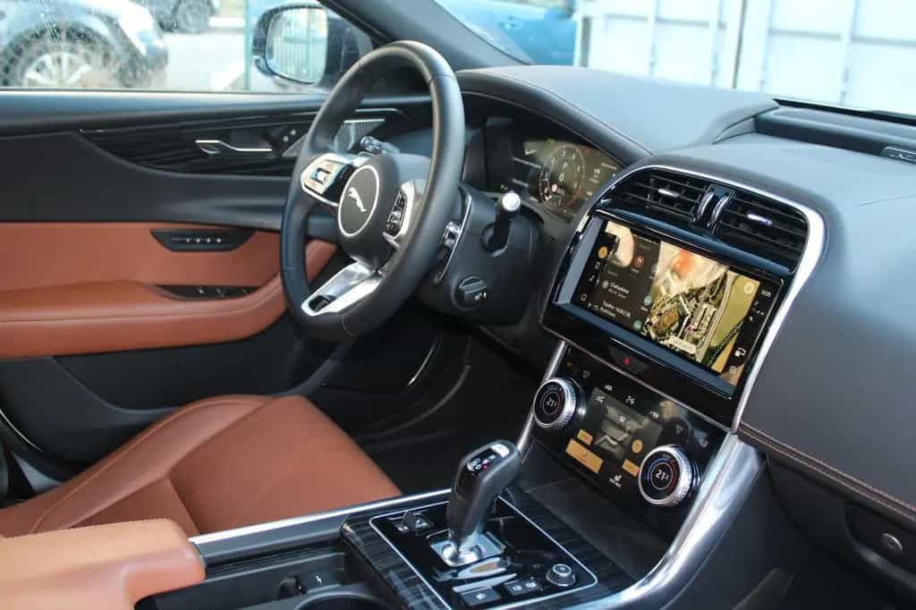 Jaguar XE R-Dynamic Black AWD 01/2024-photo-14