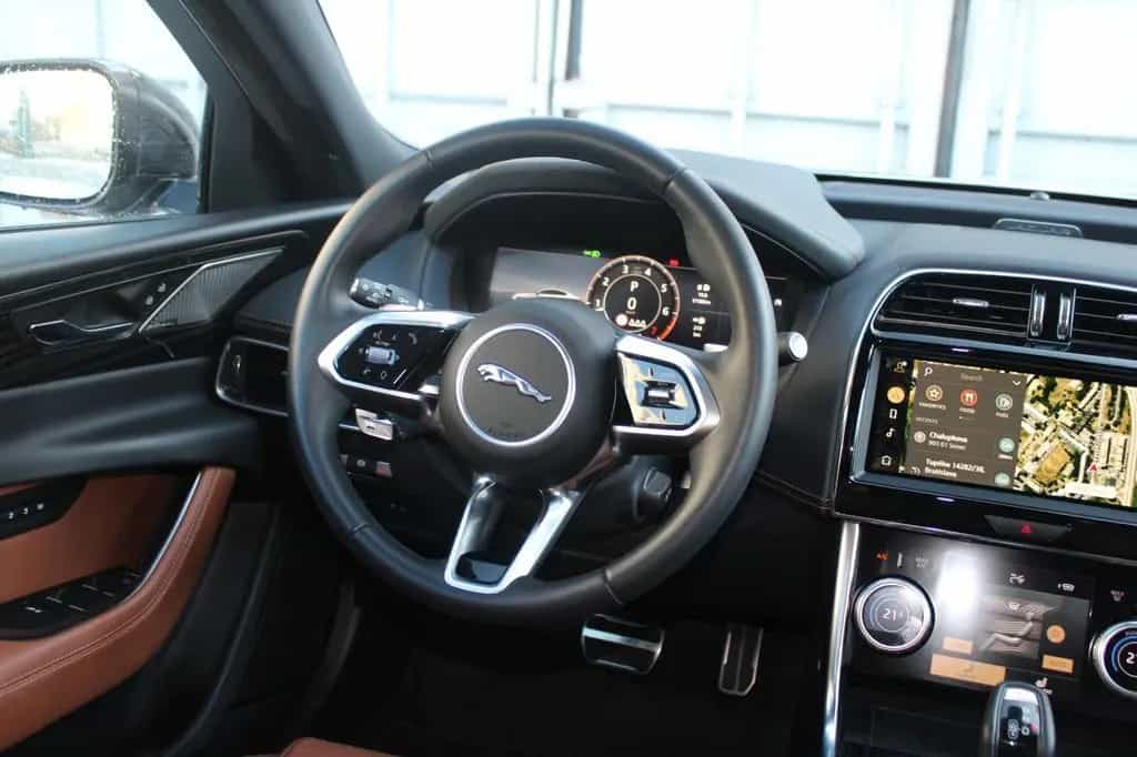 Jaguar XE R-Dynamic Black AWD 01/2024-photo-16
