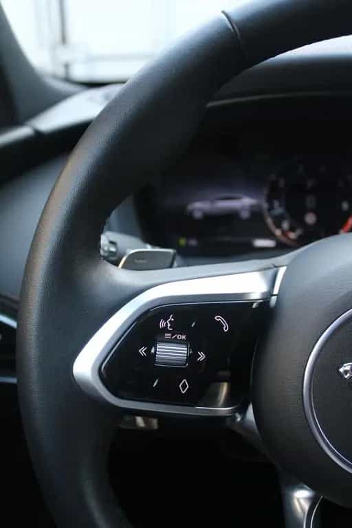 Jaguar XE R-Dynamic Black AWD 01/2024-photo-18