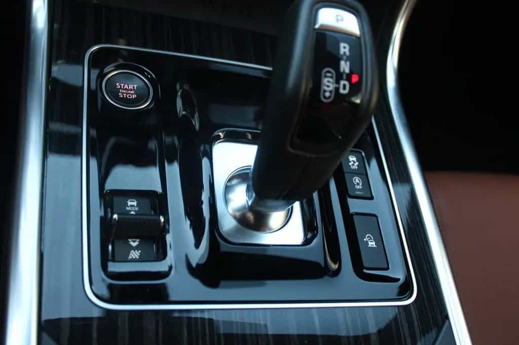 Jaguar XE R-Dynamic Black AWD 01/2024-photo-22