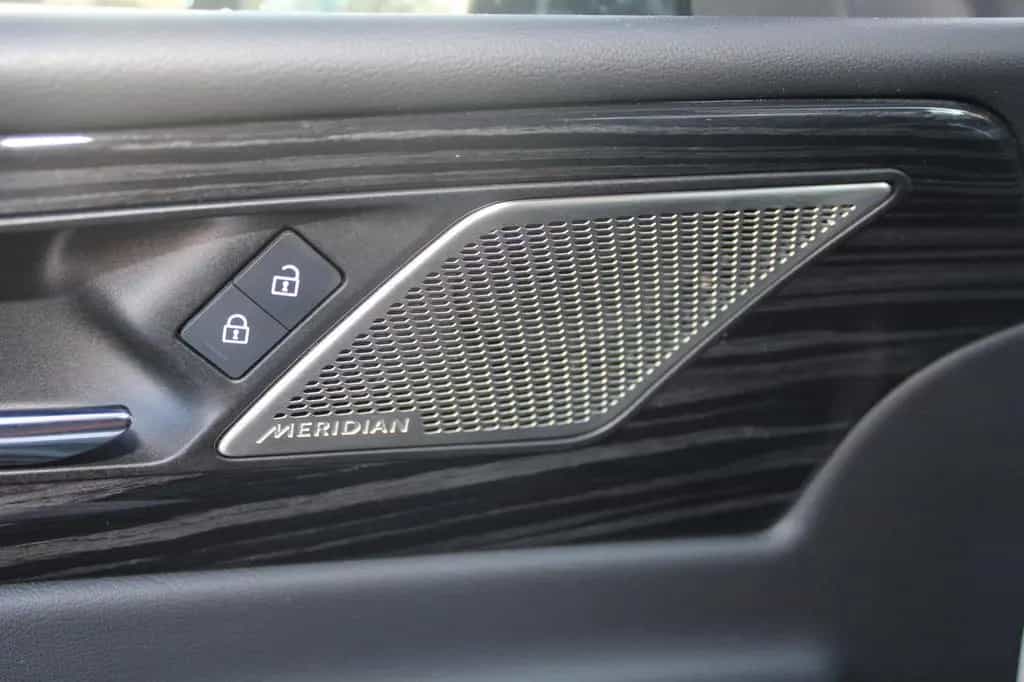 Jaguar XE R-Dynamic Black AWD 01/2024-photo-23