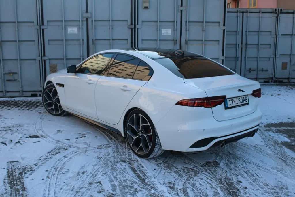 Jaguar XE R-Dynamic Black AWD 01/2024-photo-5