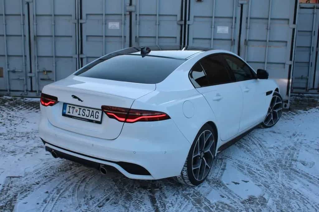 Jaguar XE R-Dynamic Black AWD 01/2024-photo-7