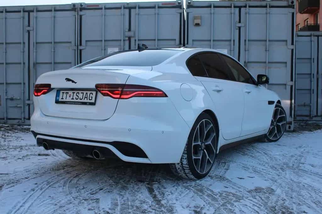 Jaguar XE R-Dynamic Black AWD 01/2024-photo-8