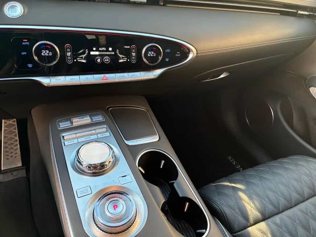 Genesis GV70 Sport 4WD * LED*NAVI*KAMERA*PANO*LEDER * 11/2024-photo-16
