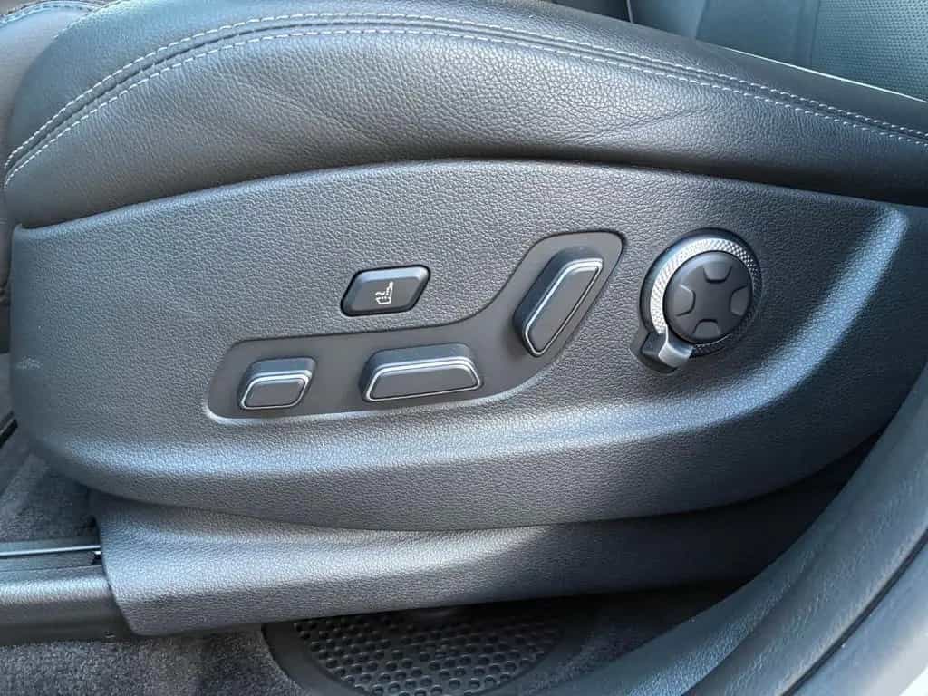 Genesis GV70 Sport AWD * LED*NAVI*KAMERA*LEDER*PANO * 11/2024-photo-17