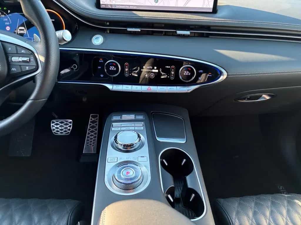 Genesis GV70 Sport AWD * LED*KAMERA*LEDER*NAVI*PANO * 11/2024-photo-12