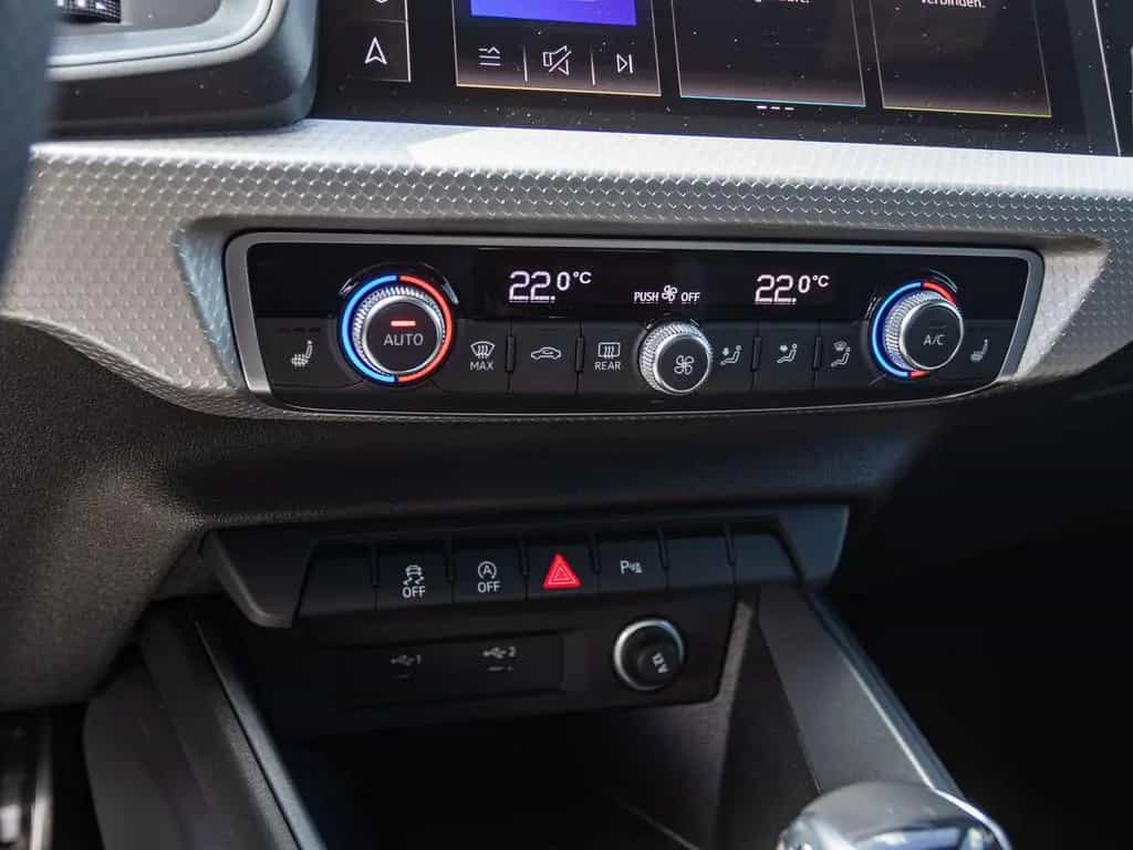 Audi A1 Sportback S line 30 TFSI 116PS Stronic LED 17 null-photo-12