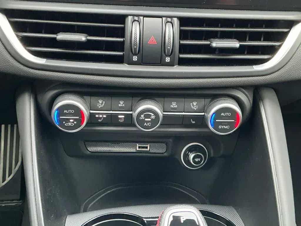 Alfa Romeo Giulia Competizione Q4 LED Leder Navi Kamera ACC 05/2023-photo-28