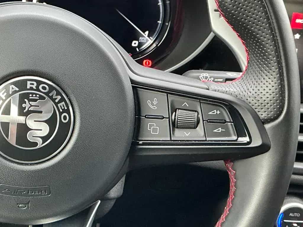 Alfa Romeo Giulia Competizione Q4 LED Leder Navi Kamera ACC 05/2023-photo-32