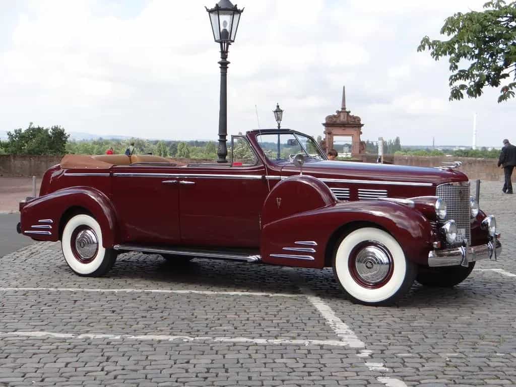 Cadillac Series 75 Fleetwood Convertible-Sedan Traumwagen 07/1938-photo-11