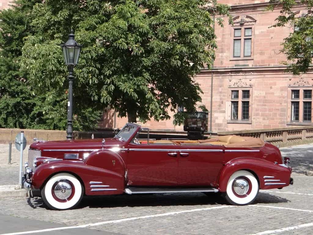 Cadillac Series 75 Fleetwood Convertible-Sedan Traumwagen 07/1938-photo-2