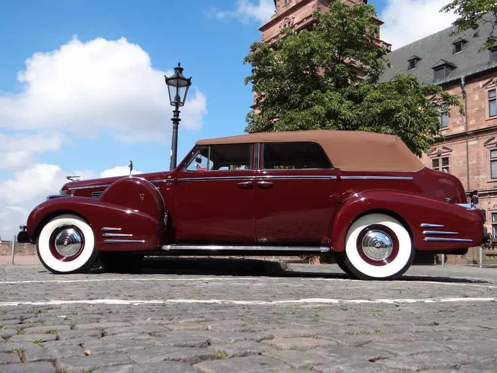 Cadillac Series 75 Fleetwood Convertible-Sedan Traumwagen 07/1938-photo-3