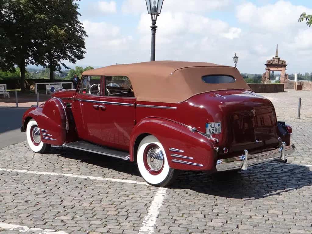 Cadillac Series 75 Fleetwood Convertible-Sedan Traumwagen 07/1938-photo-4