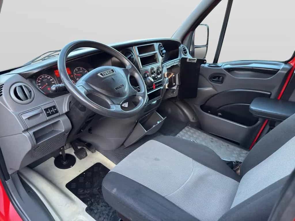 Iveco Daily Automatik Foodtruck / Imbisswagen 05/2012-photo-18