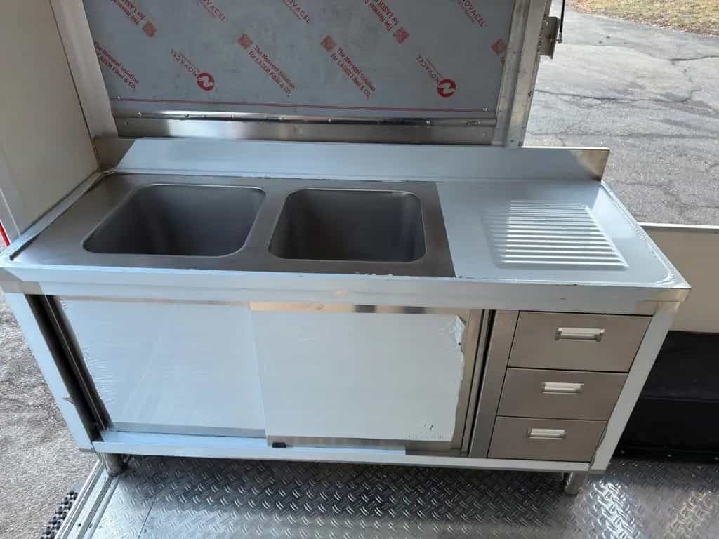 Iveco Daily Automatik Foodtruck / Imbisswagen 05/2012-photo-22
