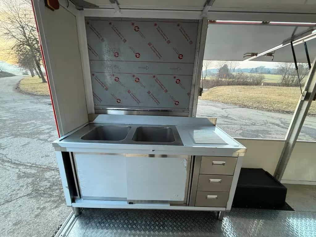 Iveco Daily Automatik Foodtruck / Imbisswagen 05/2012-photo-26