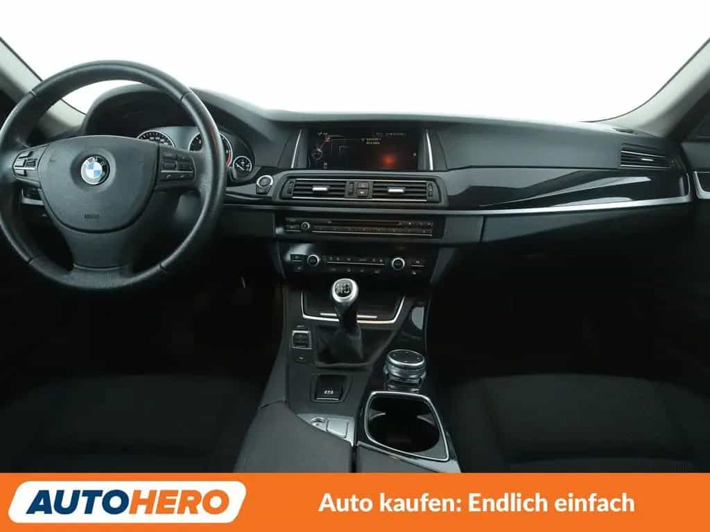 BMW 5 Series 520d *NAVI*BI-XENON*HUD*TEMPO*PDC*SHZ* 11/2016-photo-11