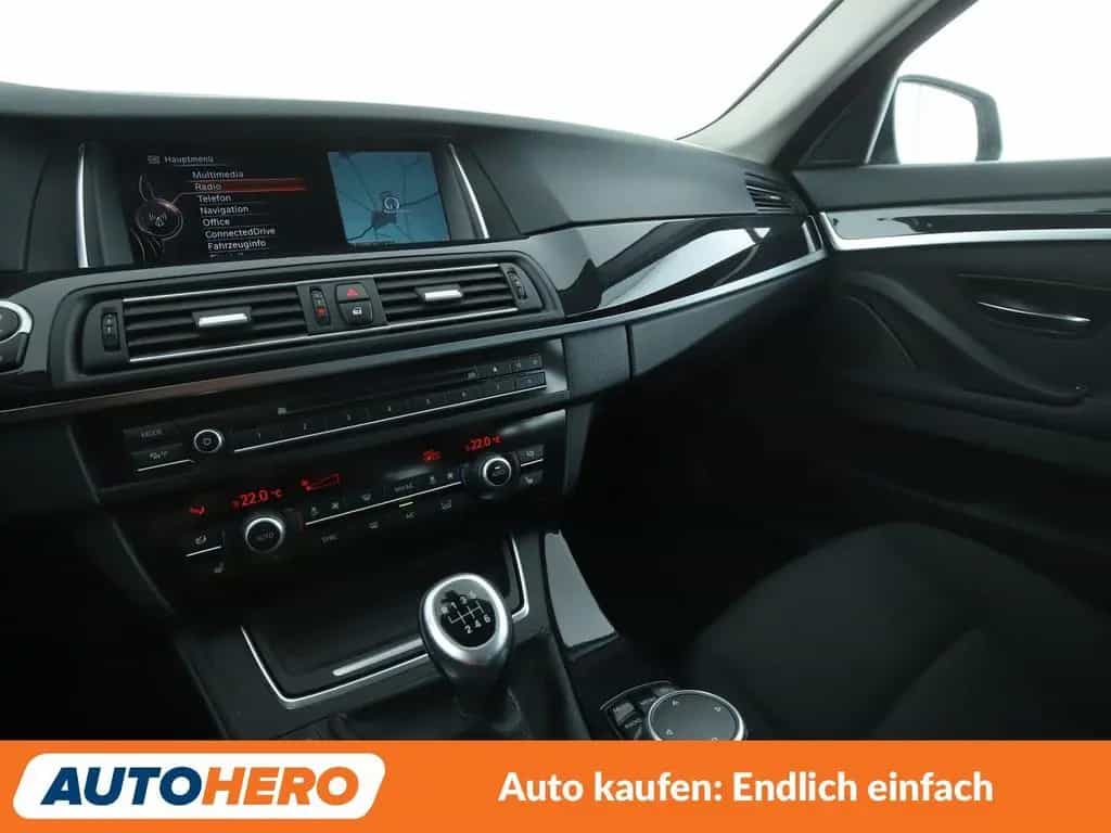 BMW 5 Series 520d *NAVI*BI-XENON*HUD*TEMPO*PDC*SHZ* 11/2016-photo-24