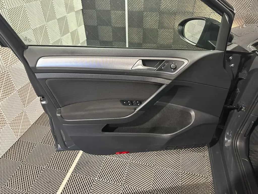 Volkswagen Golf VII Variant*TRENDLINE*AHK-PDC-TEMPO-SHZ-OPF 02/2019-photo-16