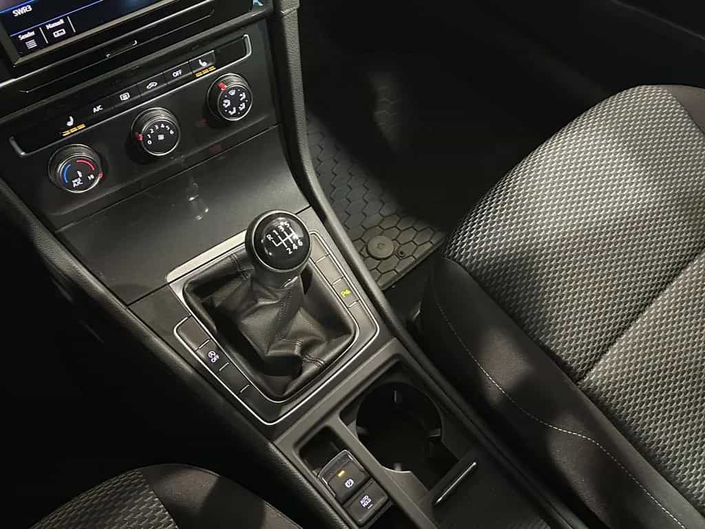 Volkswagen Golf VII Variant*TRENDLINE*AHK-PDC-TEMPO-SHZ-OPF 02/2019-photo-29