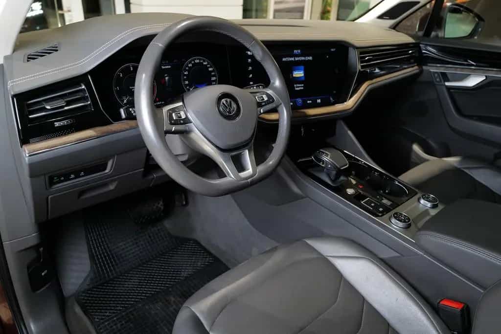 Volkswagen Touareg 3.0TDI Atmosphere 4x4 Luft AHK Dynaudio 02/2019-photo-1