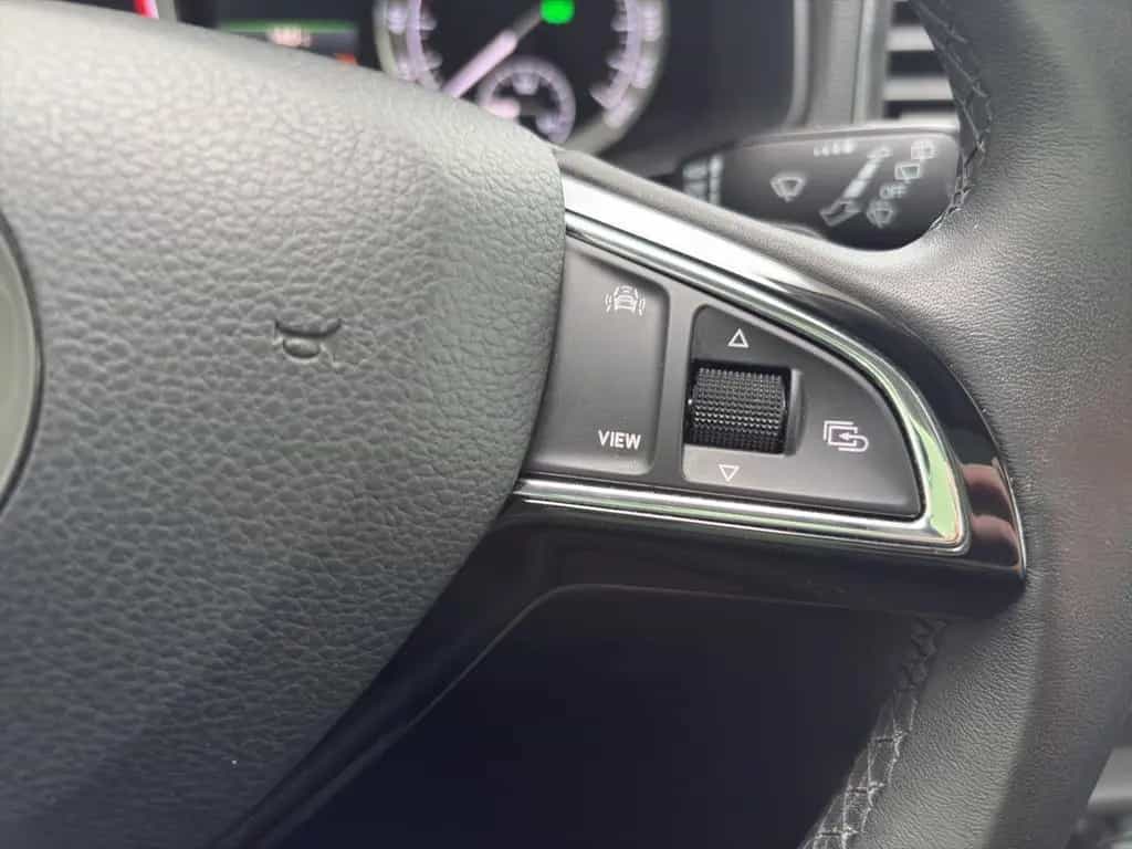Skoda Karoq Style 1.5 TSI AHK Standheizung Panorama Rü 07/2019-photo-13