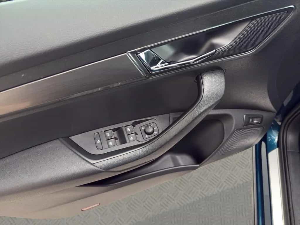 Skoda Karoq Style 1.5 TSI AHK Standheizung Panorama Rü 07/2019-photo-16