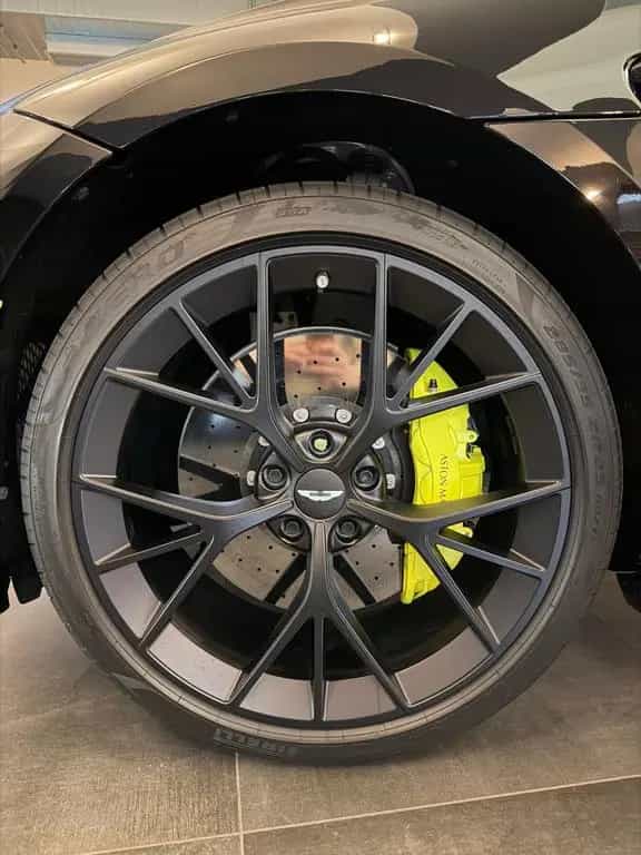 Aston Martin DBX 707 SPECIAL AMR 24 F1  2025 FACELIFT 10/2025-photo-17