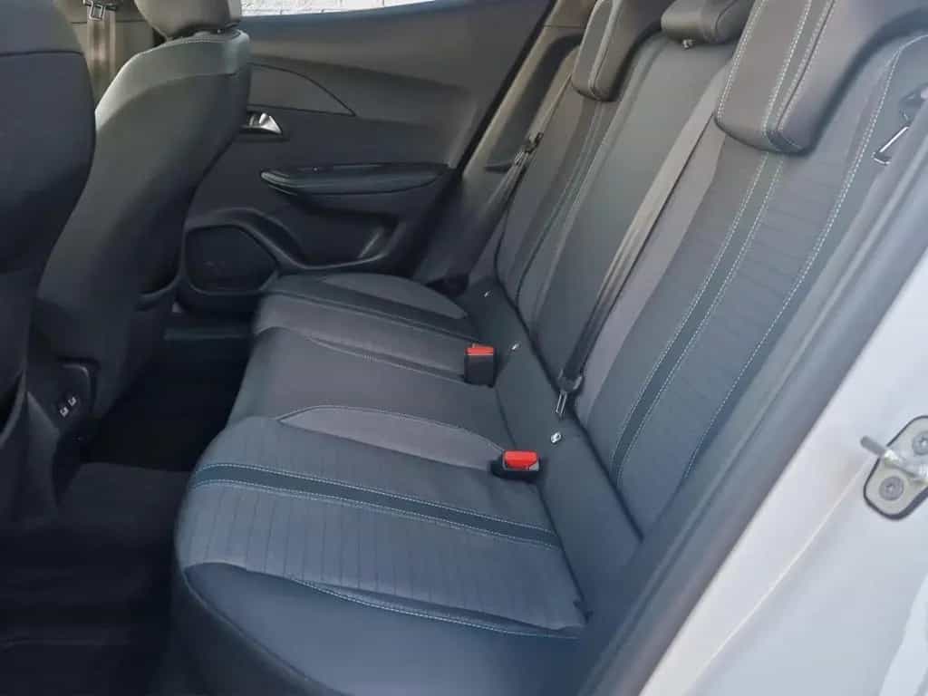 Peugeot 2008 130 EAT8 Allure Pack NAVI Kamera ACC 01/2022-photo-10