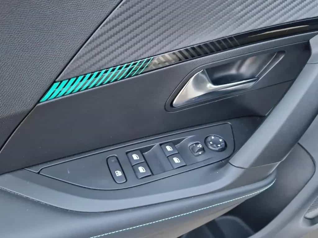 Peugeot 2008 130 EAT8 Allure Pack NAVI Kamera ACC 01/2022-photo-12