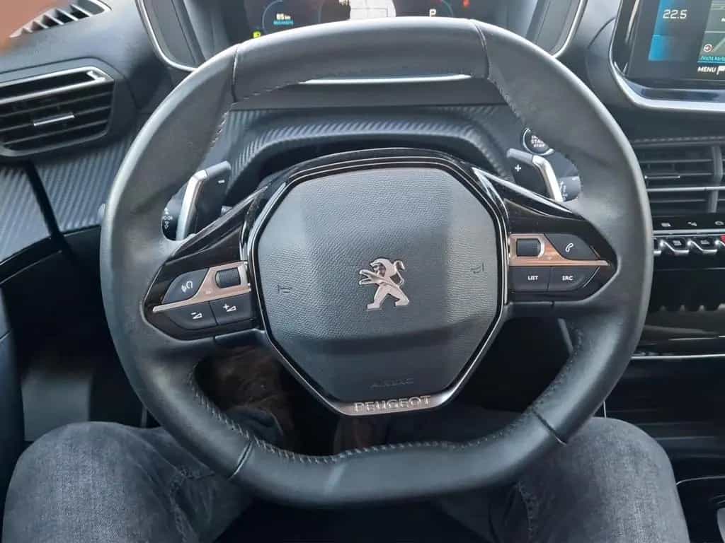Peugeot 2008 130 EAT8 Allure Pack NAVI Kamera ACC 01/2022-photo-14