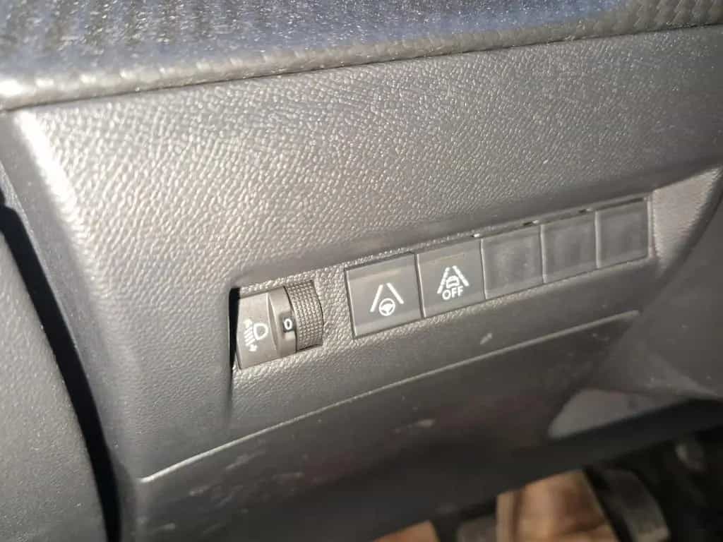 Peugeot 2008 130 EAT8 Allure Pack NAVI Kamera ACC 01/2022-photo-20