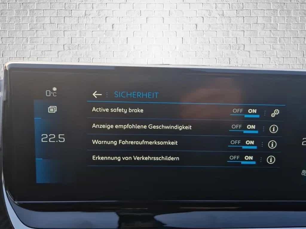 Peugeot 2008 130 EAT8 Allure Pack NAVI Kamera ACC 01/2022-photo-23