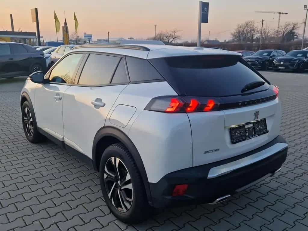 Peugeot 2008 130 EAT8 Allure Pack NAVI Kamera ACC 01/2022-photo-26