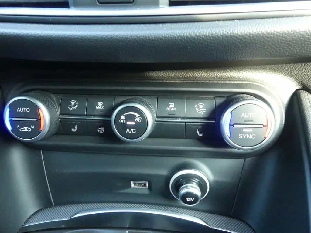 Alfa Romeo Stelvio VELOCE Q4 2.2 JTDM NAVI KAMERA ASSISTENZ 08/2020-photo-17