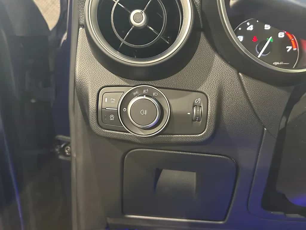 Alfa Romeo Stelvio Q4 B-Tech*BiXENON*ACC-R.KAM-SPUR-SHZ-19" 09/2018-photo-29