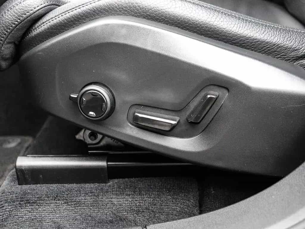 Volvo XC60 Plus Dark 2WD AHK Digitales Cockpit Memory 01/2023-photo-12